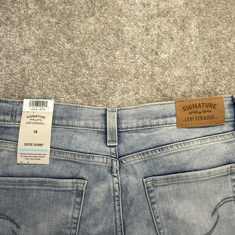 Levis Signature Super Skinny Blue Jeans Girls 18 (FITS 28 X 30) Distressed NEW - Picture 3 of 12